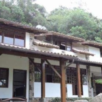 Casa Residencial com 600m², 4 quartos, 2 suítes, 12 garagens, no bairro Campeche em Florianópolis