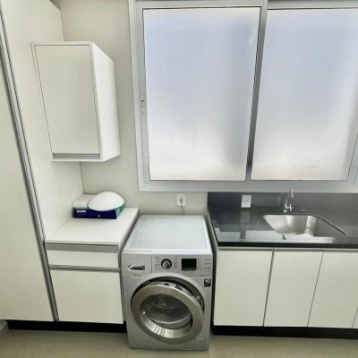 Casa em Condomínio com 400m², 5 quartos, 3 suítes, 4 garagens, no bairro Morro das Pedras em Florianópolis