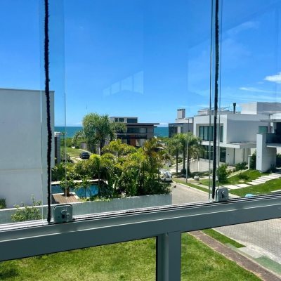 Casa em Condomínio com 400m², 5 quartos, 3 suítes, 4 garagens, no bairro Morro das Pedras em Florianópolis