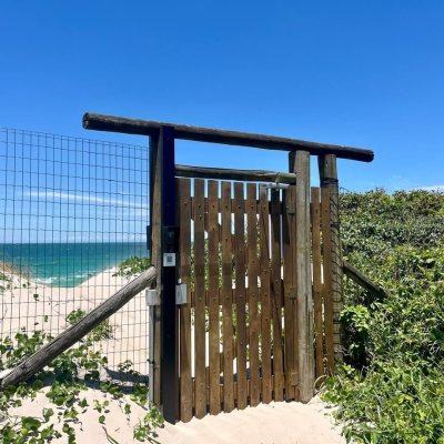 Casa em Condomínio com 400m², 5 quartos, 3 suítes, 4 garagens, no bairro Morro das Pedras em Florianópolis