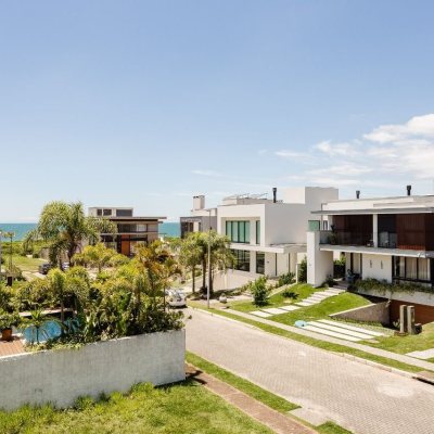 Casa em Condomínio com 400m², 5 quartos, 3 suítes, 4 garagens, no bairro Morro das Pedras em Florianópolis