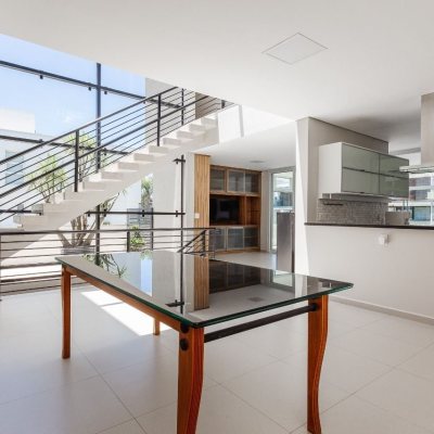 Casa em Condomínio com 400m², 5 quartos, 3 suítes, 4 garagens, no bairro Morro das Pedras em Florianópolis