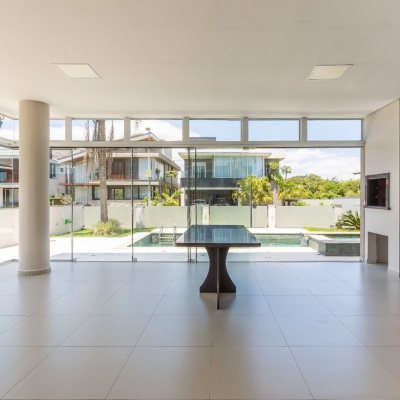 Casa em Condomínio com 400m², 5 quartos, 3 suítes, 4 garagens, no bairro Morro das Pedras em Florianópolis