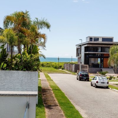 Casa em Condomínio com 400m², 5 quartos, 3 suítes, 4 garagens, no bairro Morro das Pedras em Florianópolis