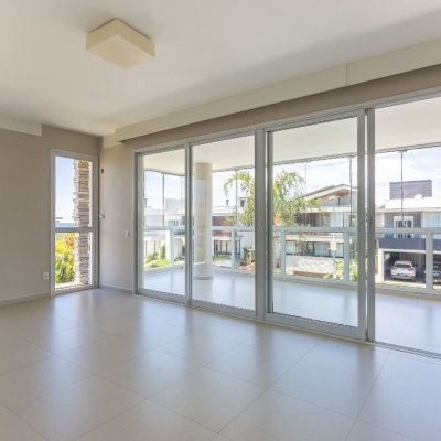 Casa em Condomínio com 400m², 5 quartos, 3 suítes, 4 garagens, no bairro Morro das Pedras em Florianópolis