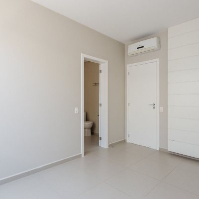 Casa em Condomínio com 400m², 5 quartos, 3 suítes, 4 garagens, no bairro Morro das Pedras em Florianópolis