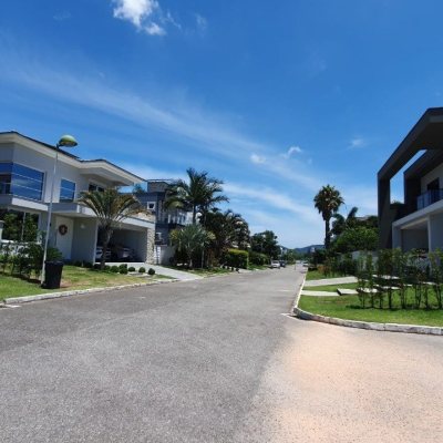 Terrenos Residenciais com 510m², no bairro Campeche em Florianópolis