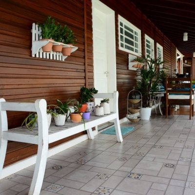 Casa Residencial com 300m², 4 quartos, 1 suíte, 4 garagens, no bairro Lagoa da Conceição em Florianópolis