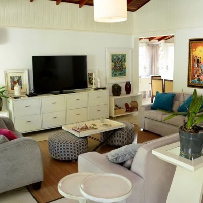 Casa Residencial com 300m², 4 quartos, 1 suíte, 4 garagens, no bairro Lagoa da Conceição em Florianópolis