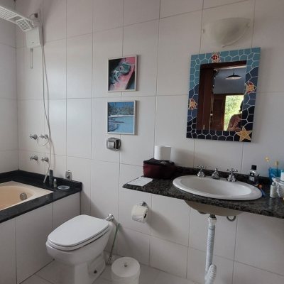 Casa Residencial com 203m², 4 quartos, 2 suítes, 5 garagens, no bairro Campeche em Florianópolis