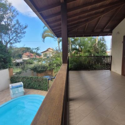 Casa Residencial com 203m², 4 quartos, 2 suítes, 5 garagens, no bairro Campeche em Florianópolis