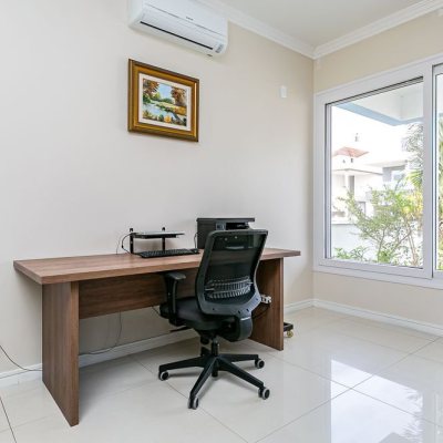 Casa Residencial com 363m², 5 quartos, 4 suítes, 4 garagens, no bairro Morro Das Pedras em Florianópolis