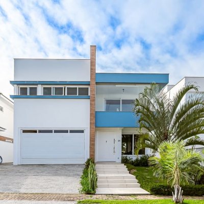 Casa Residencial com 363m², 5 quartos, 4 suítes, 4 garagens, no bairro Morro Das Pedras em Florianópolis