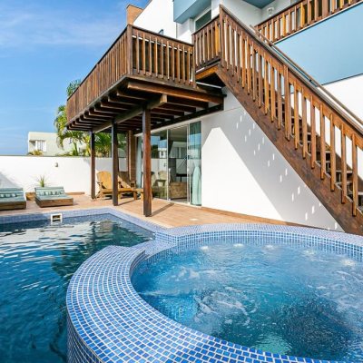 Casa Residencial com 363m², 5 quartos, 4 suítes, 4 garagens, no bairro Morro Das Pedras em Florianópolis
