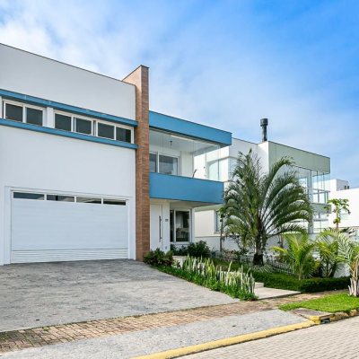 Casa Residencial com 363m², 5 quartos, 4 suítes, 4 garagens, no bairro Morro Das Pedras em Florianópolis