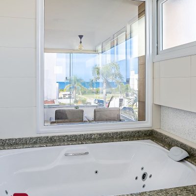 Casa Residencial com 363m², 5 quartos, 4 suítes, 4 garagens, no bairro Morro Das Pedras em Florianópolis