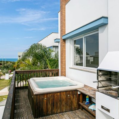 Casa Residencial com 363m², 5 quartos, 4 suítes, 4 garagens, no bairro Morro Das Pedras em Florianópolis