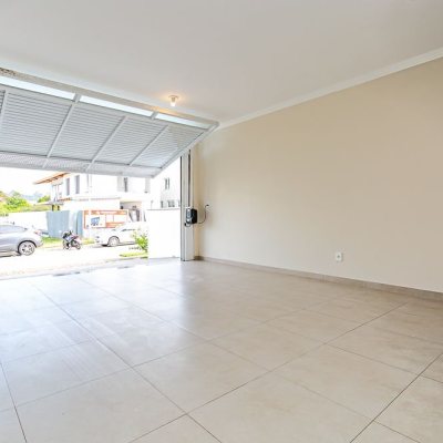 Casa Residencial com 363m², 5 quartos, 4 suítes, 4 garagens, no bairro Morro Das Pedras em Florianópolis