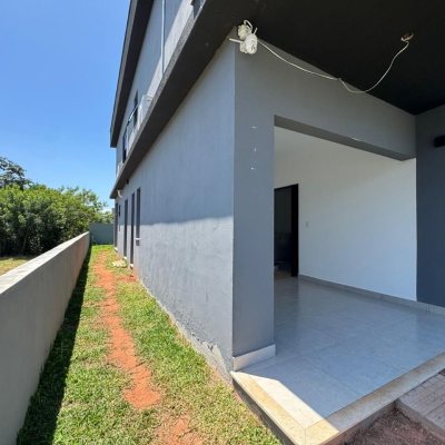 Casa Residencial com 204m², 3 quartos, 1 suíte, 2 garagens, no bairro Campeche em Florianópolis