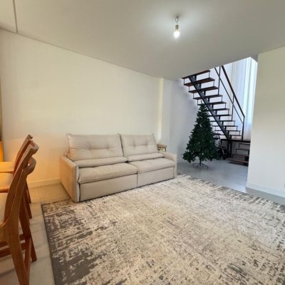 Casa Residencial com 204m², 3 quartos, 1 suíte, 2 garagens, no bairro Campeche em Florianópolis