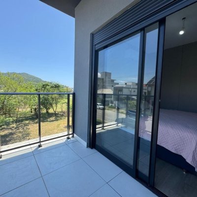 Casa Residencial com 204m², 3 quartos, 1 suíte, 2 garagens, no bairro Campeche em Florianópolis