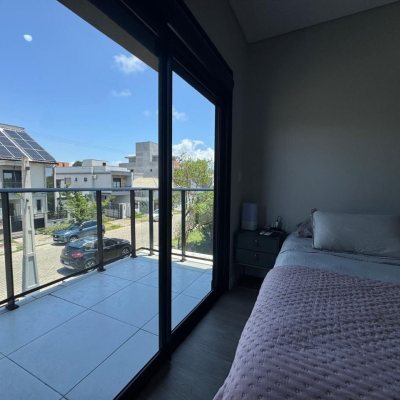 Casa Residencial com 204m², 3 quartos, 1 suíte, 2 garagens, no bairro Campeche em Florianópolis