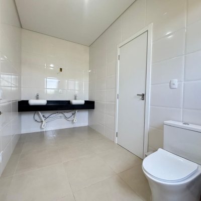 Casa Residencial com 204m², 3 quartos, 1 suíte, 2 garagens, no bairro Campeche em Florianópolis