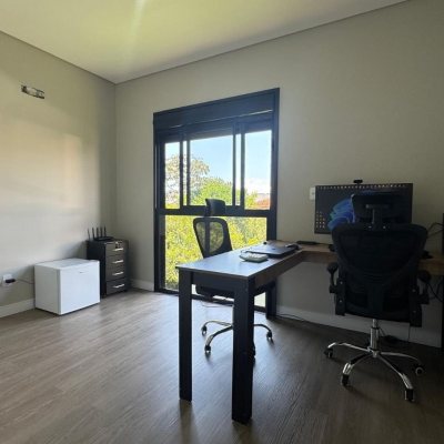 Casa Residencial com 204m², 3 quartos, 1 suíte, 2 garagens, no bairro Campeche em Florianópolis