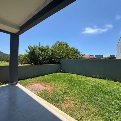 Casa Residencial com 204m², 3 quartos, 1 suíte, 2 garagens, no bairro Campeche em Florianópolis
