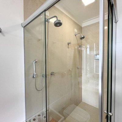 Casa Residencial com 350m², 4 quartos, 3 suítes, 3 garagens, no bairro Praia Mole em Florianópolis