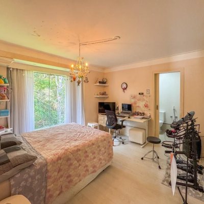 Casa Residencial com 350m², 4 quartos, 3 suítes, 3 garagens, no bairro Praia Mole em Florianópolis