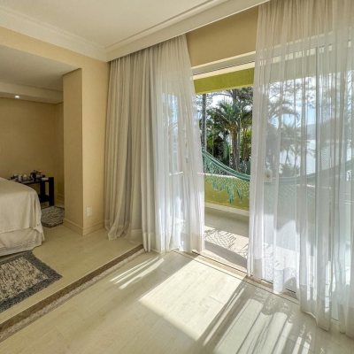 Casa Residencial com 350m², 4 quartos, 3 suítes, 3 garagens, no bairro Praia Mole em Florianópolis