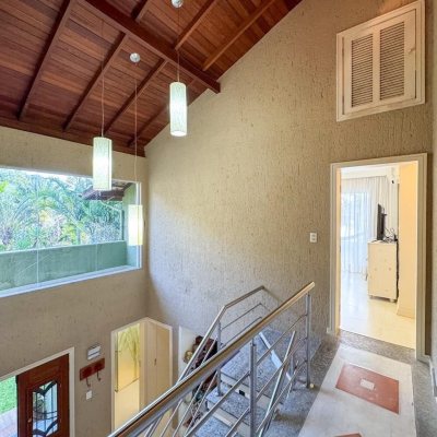 Casa Residencial com 350m², 4 quartos, 3 suítes, 3 garagens, no bairro Praia Mole em Florianópolis