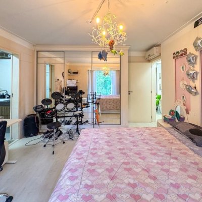 Casa Residencial com 350m², 4 quartos, 3 suítes, 3 garagens, no bairro Praia Mole em Florianópolis