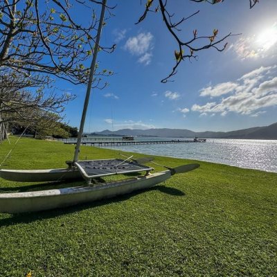 Casa Residencial com 350m², 4 quartos, 3 suítes, 3 garagens, no bairro Praia Mole em Florianópolis
