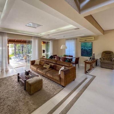 Casa Residencial com 350m², 4 quartos, 3 suítes, 3 garagens, no bairro Praia Mole em Florianópolis