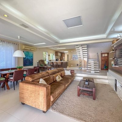 Casa Residencial com 350m², 4 quartos, 3 suítes, 3 garagens, no bairro Praia Mole em Florianópolis