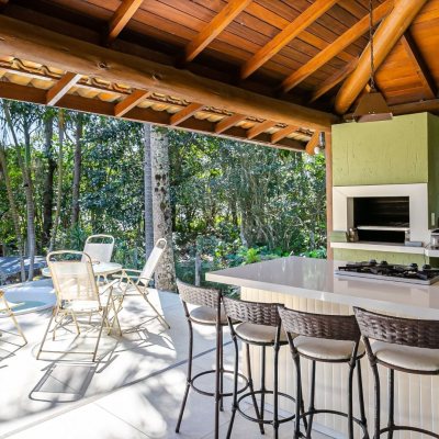 Casa Residencial com 350m², 4 quartos, 3 suítes, 3 garagens, no bairro Praia Mole em Florianópolis