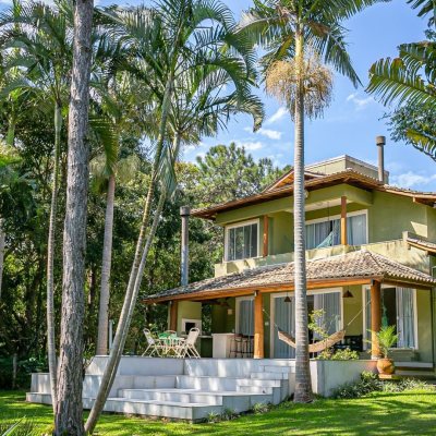 Casa Residencial com 350m², 4 quartos, 3 suítes, 3 garagens, no bairro Praia Mole em Florianópolis