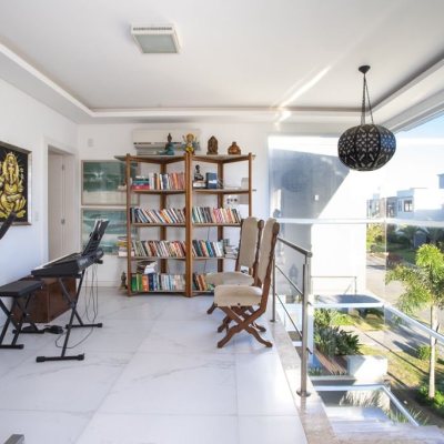 Casa Residencial com 340m², 3 quartos, 2 suítes, 2 garagens, no bairro Rio Tavares em Florianópolis