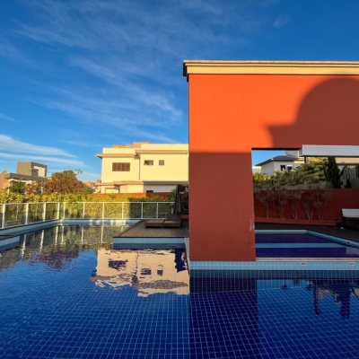 Casa Residencial com 340m², 3 quartos, 2 suítes, 2 garagens, no bairro Rio Tavares em Florianópolis