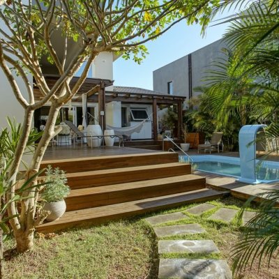 Casa Residencial com 340m², 3 quartos, 2 suítes, 2 garagens, no bairro Rio Tavares em Florianópolis