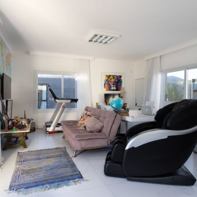 Casa Residencial com 340m², 3 quartos, 2 suítes, 2 garagens, no bairro Rio Tavares em Florianópolis