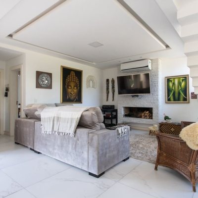 Casa Residencial com 340m², 3 quartos, 2 suítes, 2 garagens, no bairro Rio Tavares em Florianópolis