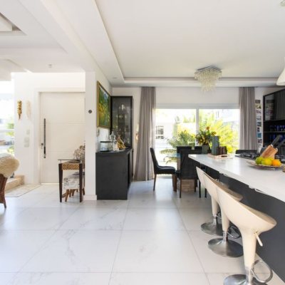 Casa Residencial com 340m², 3 quartos, 2 suítes, 2 garagens, no bairro Rio Tavares em Florianópolis