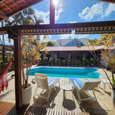 Casa Residencial com 250m², 4 quartos, 2 suítes, 3 garagens, no bairro Armação do Pântano do Sul em Florianópolis