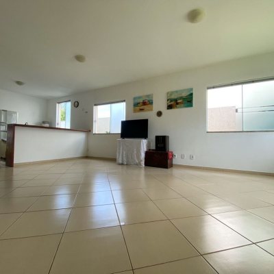 Casa Residencial com 141m², 3 quartos, 1 suíte, 2 garagens, no bairro Campeche em Florianópolis