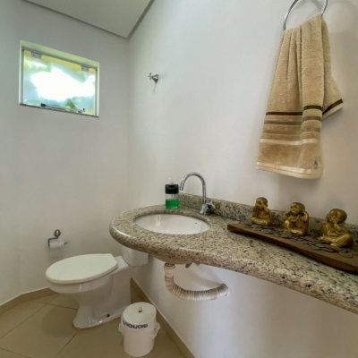 Casa Residencial com 141m², 3 quartos, 1 suíte, 2 garagens, no bairro Campeche em Florianópolis