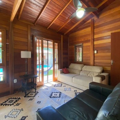 Casa Residencial com 210m², 4 quartos, 1 suíte, 4 garagens, no bairro Ribeirão da Ilha em Florianópolis