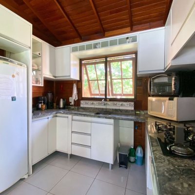 Casa Residencial com 210m², 4 quartos, 1 suíte, 4 garagens, no bairro Ribeirão da Ilha em Florianópolis